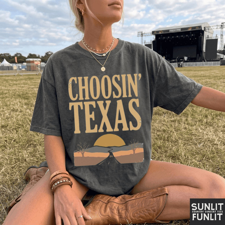 Choosin' Texas Sunset Road Tee