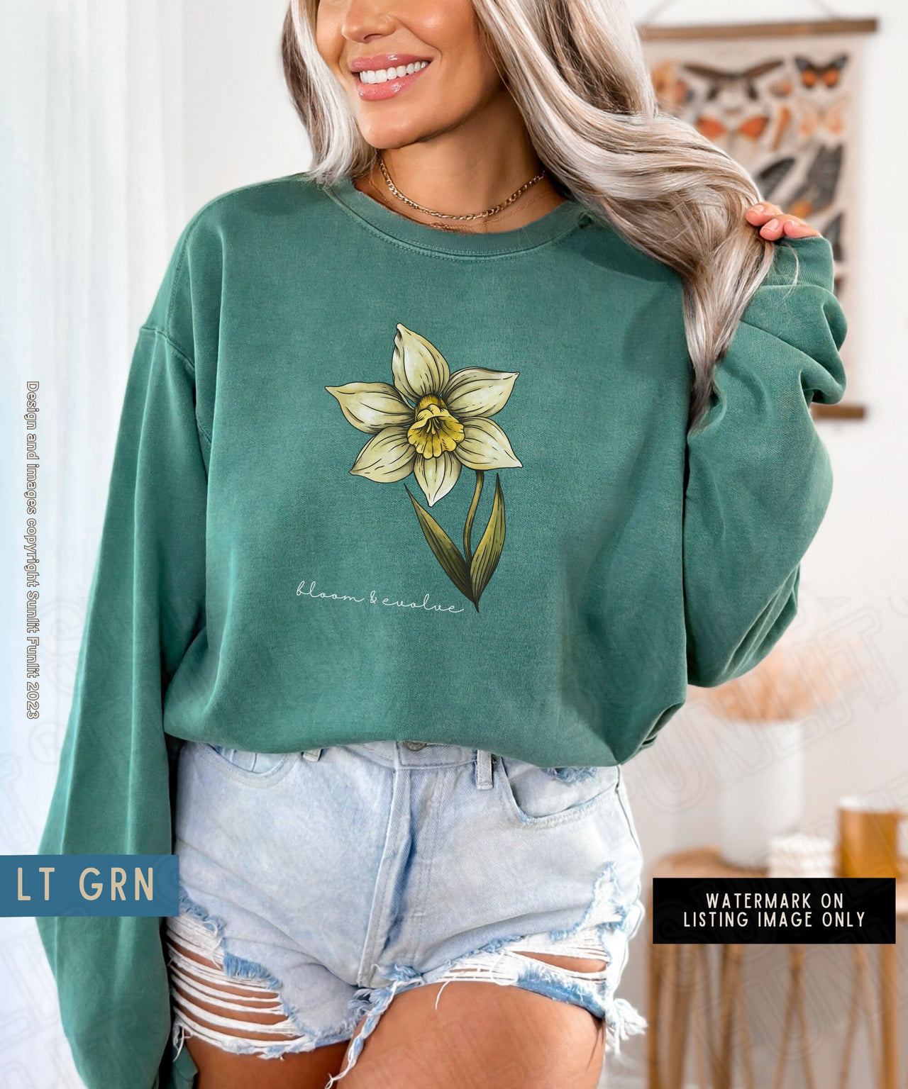 December Birth Flower Sweater, Comfort Colors Floral Sweatshirt, Minimalist Vintage Narcissus Shirt, Birth Month Flower Dec Birthday Gift - SunlitFunlit