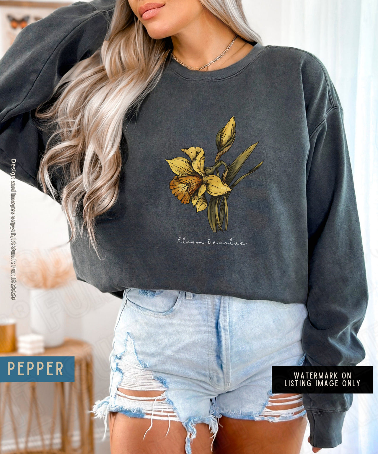 March Birth Flower Sweater, Comfort Colors Floral Sweatshirt, Minimalist Vintage Daffodil Shirt, Birth Month Flower Birthday Gift, Bloom Tee - SunlitFunlit