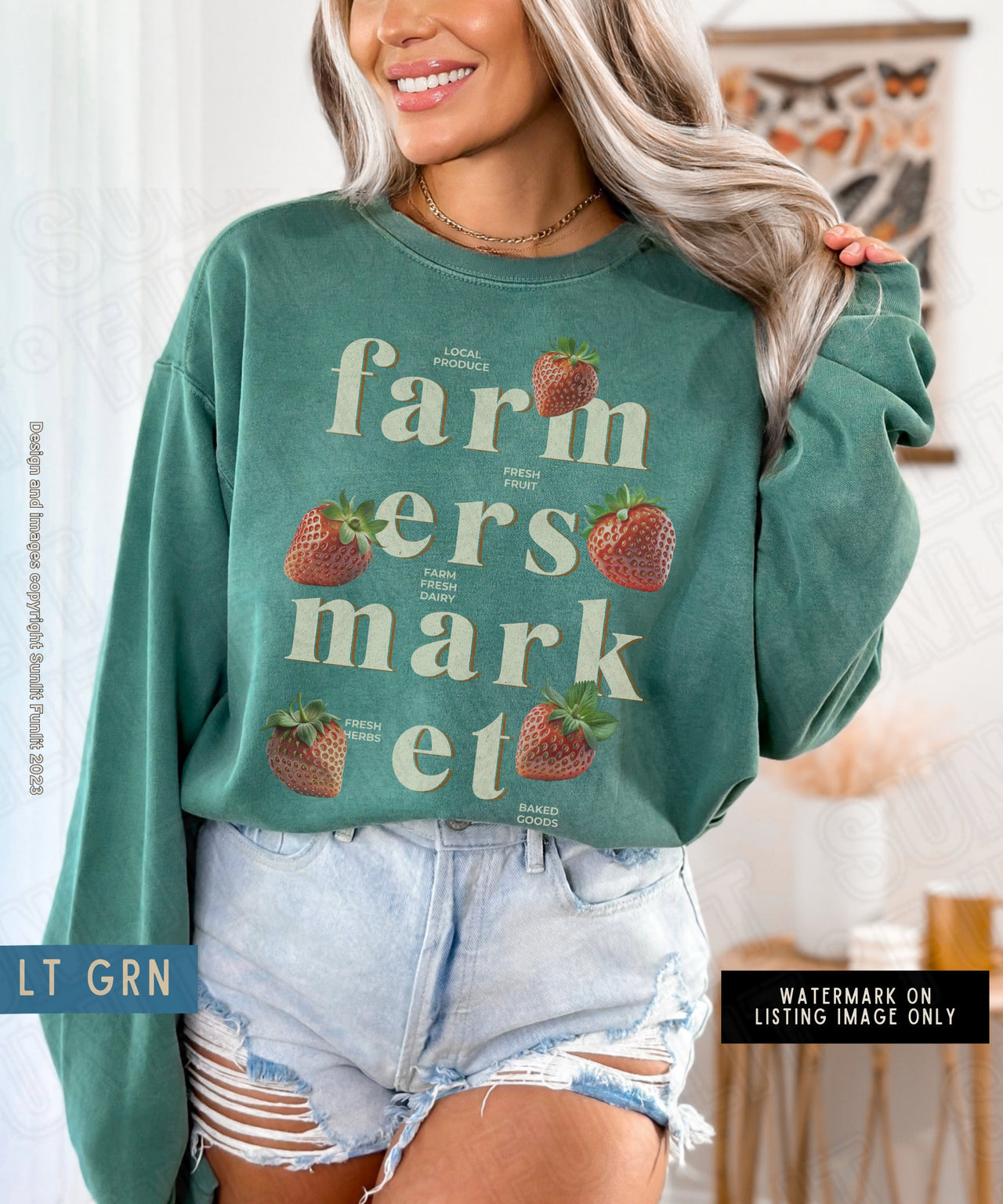 Comfort Colors Strawberry Sweatshirt, Womens Tshirts Strawberry Clothes, Cute Aesthetic Strawberry Print Cottagecore Sweater Farmers Market - SunlitFunlit