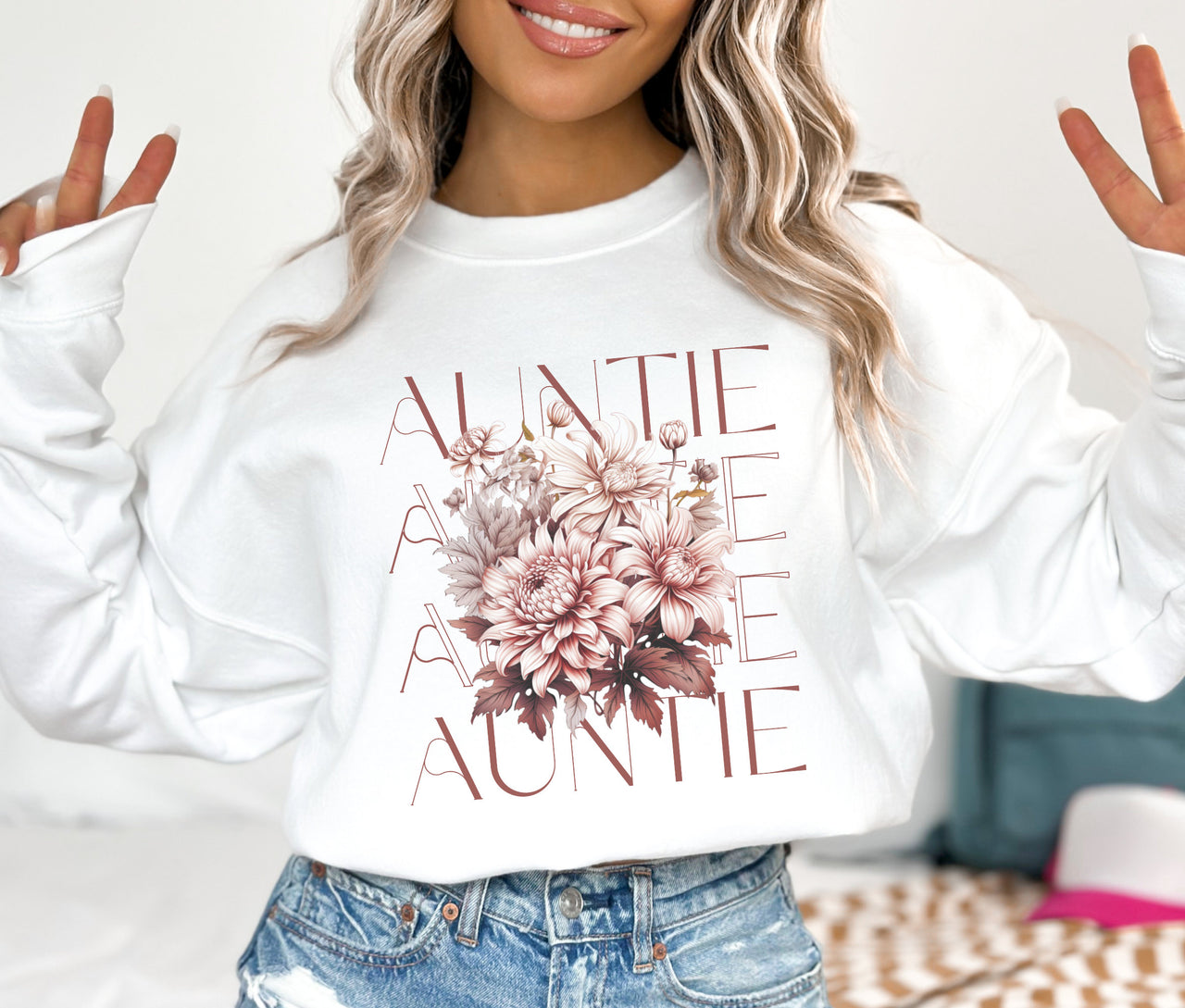 Auntie Wildflower Sweatshirt, Aunt Crewneck Flowers Shirt, Cute Floral Auntie Sweater Plus Size, Pregnancy Reveal, Trendy Auntie Gifts - SunlitFunlit