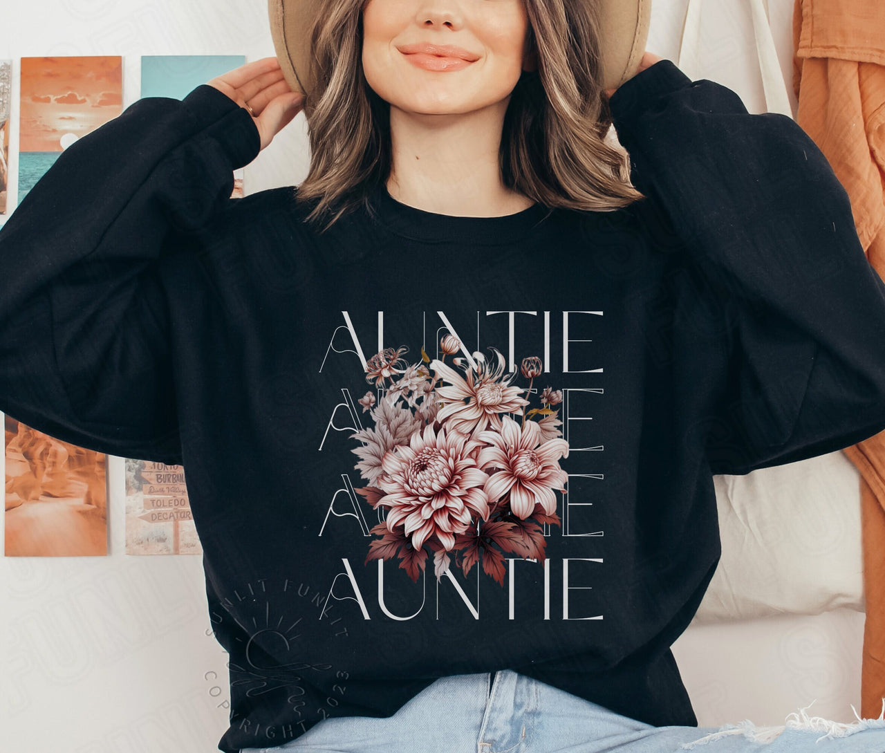 Auntie Wildflower Sweatshirt, Aunt Crewneck Flowers Shirt, Cute Floral Auntie Sweater Plus Size, Pregnancy Reveal, Trendy Auntie Gifts - SunlitFunlit